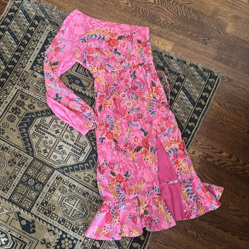 Fiora midi dress EUC worn once 🩷